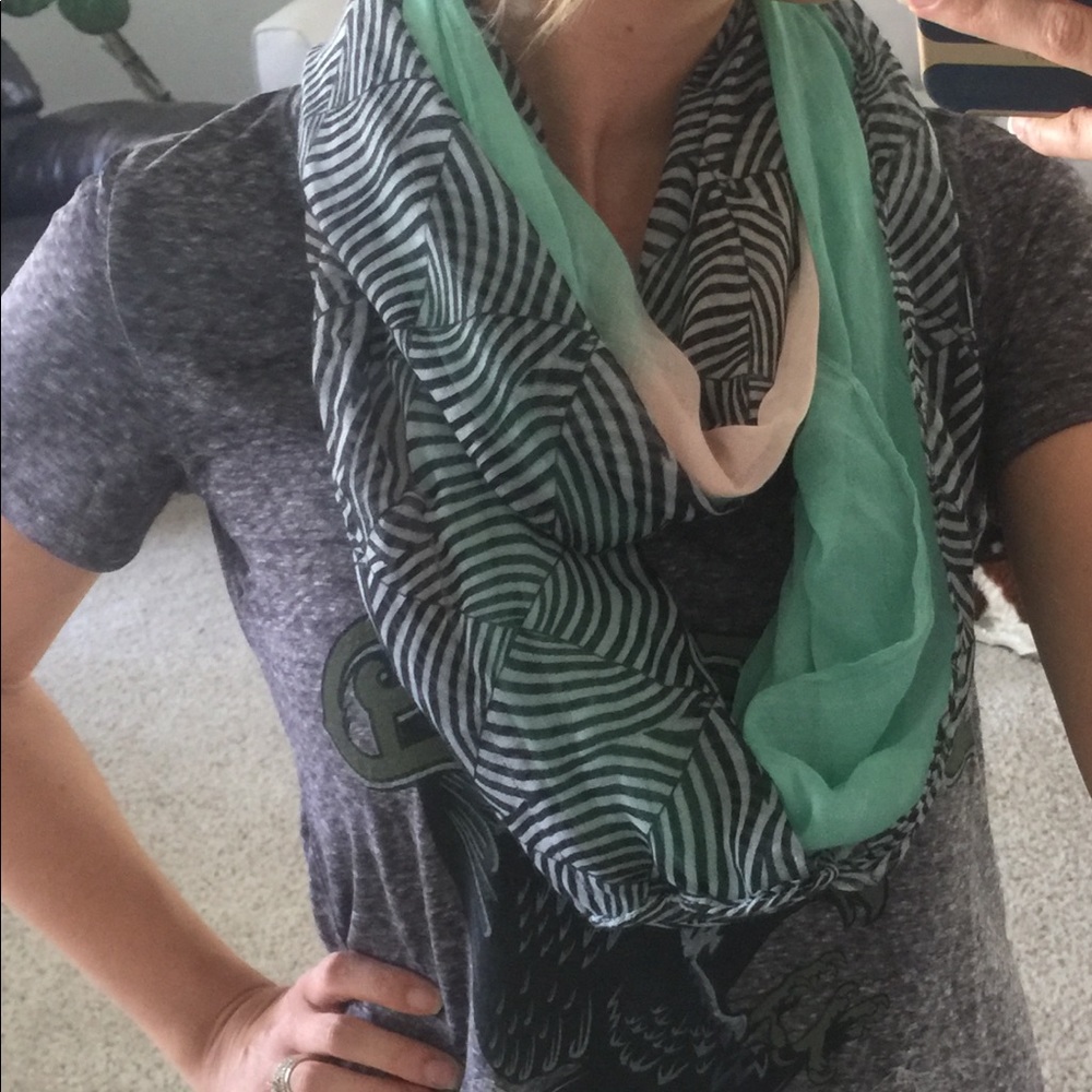 🎉 Turquoise infinity scarf